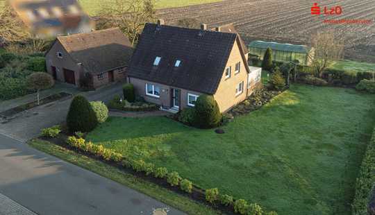 Bild von Wohnhaus am Stadtrand mit Nebengebäuden und vielen Nutzungsmöglichkeiten