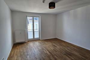 Zwei Zimmer in Pasing: Helle Wohnung mit Balkon – Die vollständige Adresse der Immobilie erhältst du vom Anbieter., 81241 Pasing, München – Vorschaubild 3