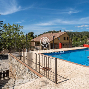 Haus mit Garten und Pool in Prenafeta