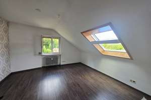 Über den Dächern von Stuttgart-Süd: Gemütliches DG-Juwel mit Balkon und Traumaussicht! – Die vollständige Adresse der Immobilie erhältst du vom Anbieter., 70199 Südheim, Stuttgart – Vorschaubild 4