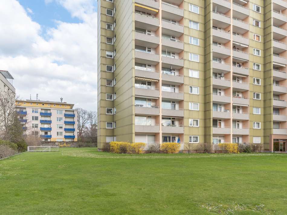 Grünfläche hinter dem Haus