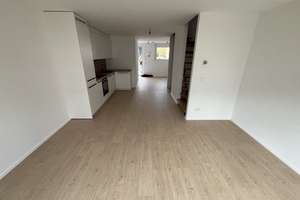 Elegantes 5,5-Zimmer-Reihenmittelhaus mit 2 großen Tiefgaragen und Südterasse in Weingarten (Baden) – Ulmenplatz 1/2, 76356 Weingarten (Baden) – Vorschaubild 5