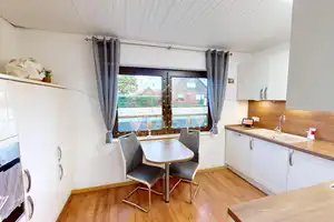 VERKAUFT! Komfortabler Bungalow mit großzügigem Grundstück, Garagen und Carports! – Leer (Kreis) – Vorschaubild 3