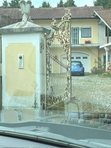 * Mit ca. 5.700 qm Grund: Mediterrane Villa in Schwaim *