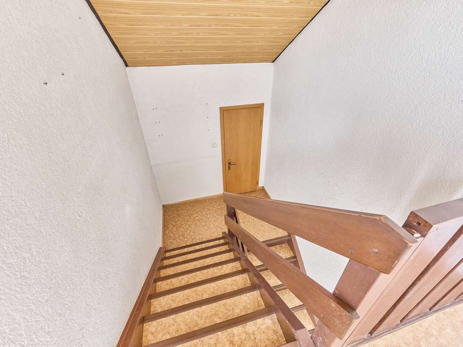 27 Treppenaufgang DG