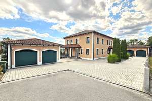 Großzügiges Toskana-Reiheneckhaus mit 5 Zimmer, 1 Appartement und 2 Terrassen in Schierling