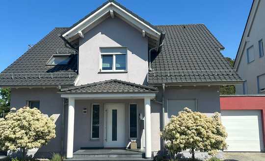 LUXURIÖSES EINFAMILIENHAUS IN BESTLAGE VON KARLSRUHE ZU VERKAUFEN