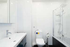 Modernisierte 2,5 Zimmer-Wohnung mit Balkon zum Innenhof in München-Lehel – Seitzstr. 12, 80538 Lehel, München – Vorschaubild 8