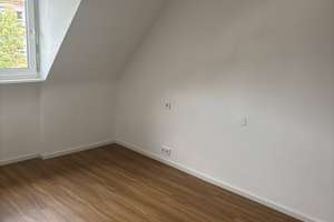 Attraktive 3-Zimmer-DG-Wohnung in Bad Cannstatt – urban wohnen nahe Neckar – Die vollständige Adresse der Immobilie erhältst du vom Anbieter., 70376 Neckarvorstadt, Stuttgart – Vorschaubild 2
