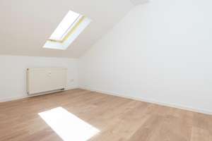Sanierte 2-Zimmer-Dachgeschosswohnung mit Balken-Charme – Die vollständige Adresse der Immobilie erhältst du vom Anbieter., 9126 Lutherviertel, Chemnitz – Vorschaubild 2