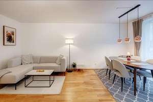 Möbliert: Sehr schöne Erdgeschosswohnung mit Loggia – Die vollständige Adresse der Immobilie erhältst du vom Anbieter., 81667 Haidhausen Nord, München – Vorschaubild 1