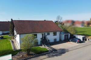 Viel Platz fürs Leben: Großzügiges Familienhaus mit Einliegeroption – Die vollständige Adresse der Immobilie erhältst du vom Anbieter., 72513 Hettingen – Vorschaubild 2