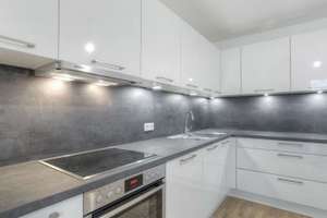 Stilvolle, geräumige 3-Zimmer-Loft-Wohnung mit Balkon und Einbauküche in Am Hart, München – Marienbaderstr 18, 80937 Am Hart, München – Vorschaubild 5