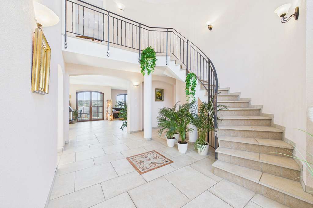 Immobilie in Schöndorf - Stilvolles Einfamilienhaus mit traumhaftem Weitblick - Bild 3