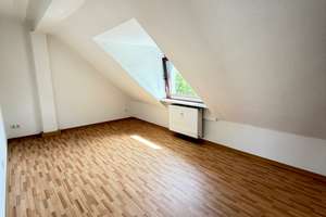 Charmante 2-Zimmer-Dachgeschosswohnung im ruhigen 3-Familienhaus in Essen – Beisenstraße 3, 45327 Katernberg, Essen – Vorschaubild 2