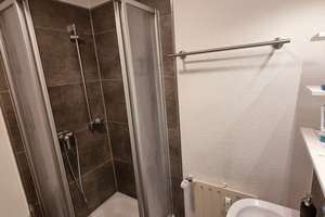 Tolle, helle 3-Zimmerwohnung mit Ostbalkon unweit vom Barbarossaplatz – Die vollständige Adresse der Immobilie erhältst du vom Anbieter., 76137 Südweststadt, Karlsruhe – Vorschaubild 3