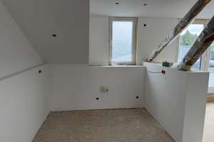 Erstbezug nach Sanierung! Helle Dachgeschosswohnung mit großer Dachterrasse  – Rochusstraße 241, 53123 Duisdorf, Bonn – Vorschaubild 4