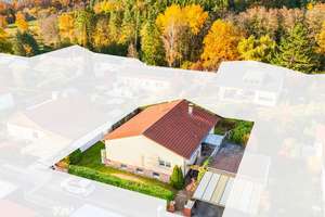 Gepflegter Bungalow mit Westterrasse in ruhiger Lage von Pyrbaum – zeitnah bezugsfrei! – Die vollständige Adresse der Immobilie erhältst du vom Anbieter., 90602 Pyrbaum – Vorschaubild 2