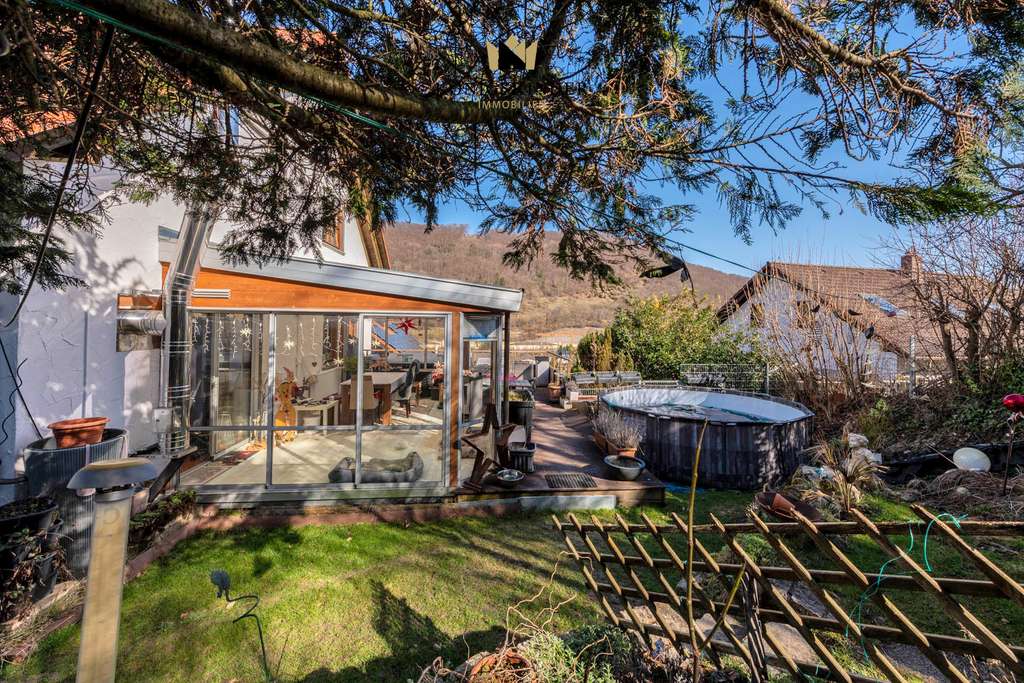 Immobilie in Gruibingen - Großzügiges Einfamilienhaus mit Wintergarten, Kaminofen, Garten und 2 Garagen in idyllischer Lage - Bild 0