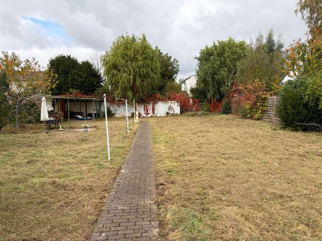 Immobilie in Korschenbroich - Sanierungsbedürftige Doppelhaushälfte auf großem Grundstück in Toplage von Korschenbroich - Bild 3