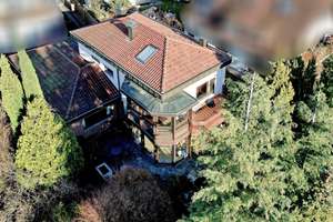 Freistehendes Einfamilienhaus mit großzügigem Garten 