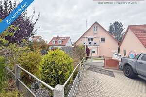 Hochwertiges 3-Familienhaus mit Einliegerwohnung, PV-Anlage  Gartenparadies