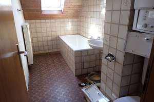 ZWEIFAMILIENHAUS MIT GARAGE UND GROSSER SCHEUNE-IDEAL GEEIGNET FÜR BAUTRÄGER – ATTRAKTIVER STANDORT – Lutherstraße 23, 72770 Betzingen, Reutlingen – Vorschaubild 11