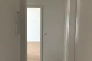 Großzügige 2-Raum-Wohnung mit großem Balkon, amerikanischer Küche und Fahrstuhl nahe Hasselbachplatz – Harnackstr. 3, 39104 Magdeburg – Vorschaubild 12