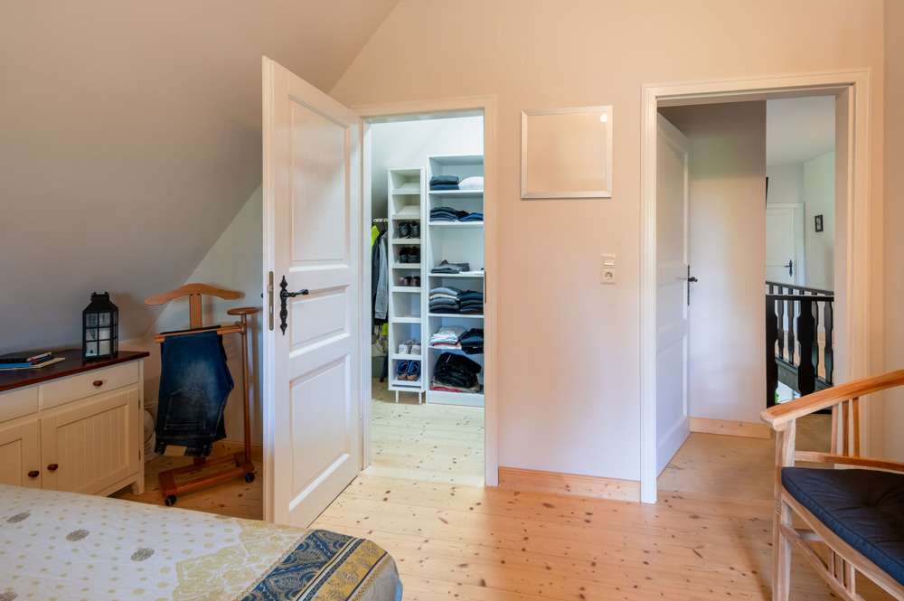 Immobilie in Stapel - Seltene Gelegenheit: Reetdachhaus plus Bungalow inmitten einer beliebten Ferienregion. - Bild 17