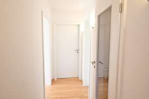 6219 - Großzügige 4-Zimmer-Obergeschosswohnung in ruhiger und dennoch zentraler Lage! – Plöner Straße 17, 26215 Wiefelstede – Vorschaubild 2