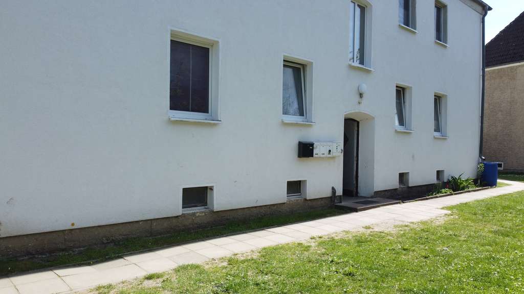 Immobilie in Werneuchen - Solide Kapitalanlage mit Potenzial: Voll vermietetes 4-Parteienhaus mit Ausbaureserve im Dach - Bild 2
