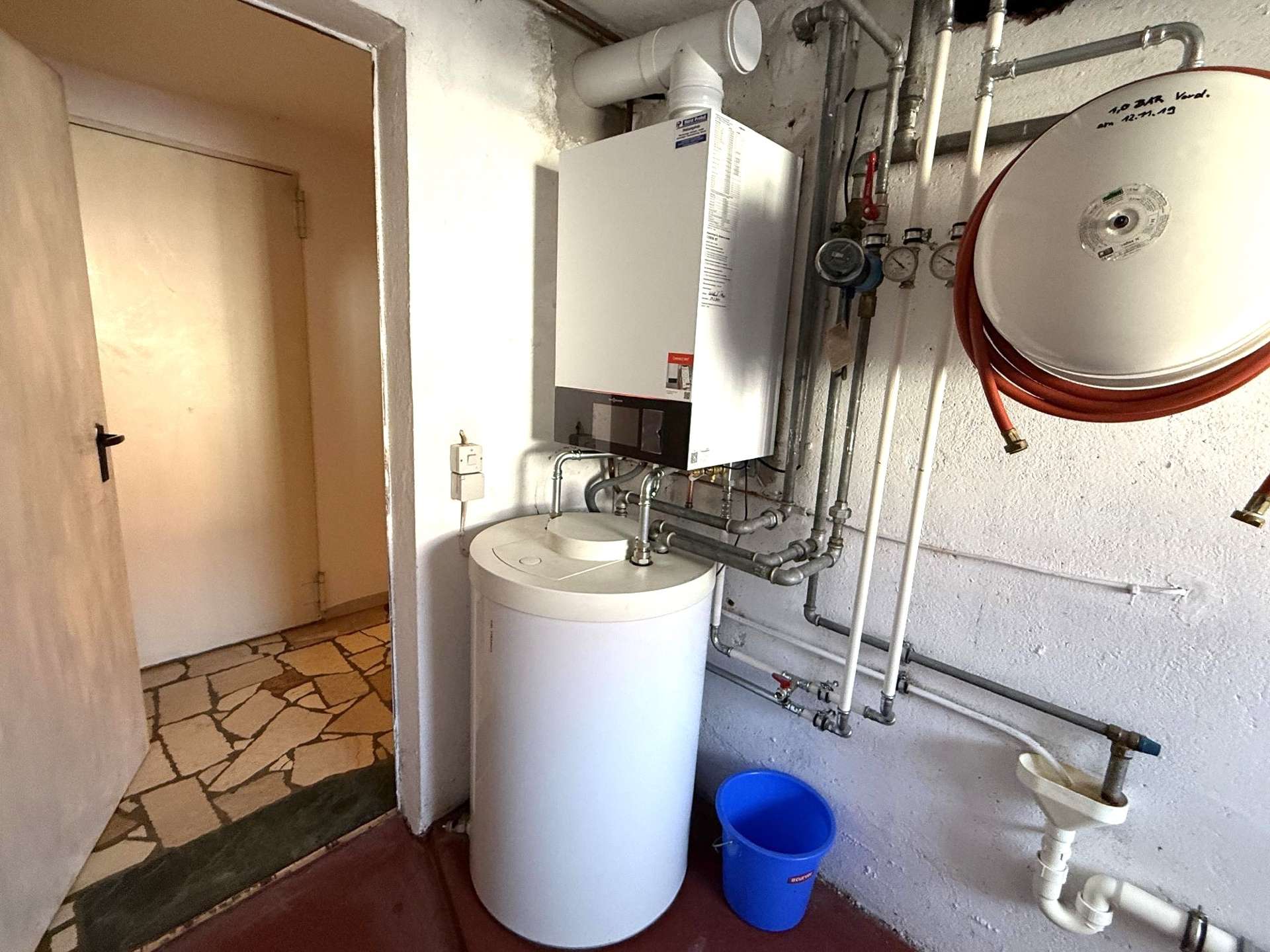 Immobilie in Bayerbach - Wohnen auf einer Ebene.
Großzügiger Bungalow in Siedlungslage - Bild 10