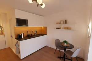 Helle, neu möblierte 1-Zi Wohnung S-Bahn fussläufig, 14min zum Ostbahnhof incl. Küche, Bad, Internet