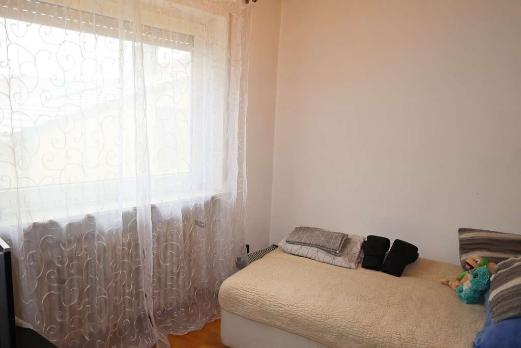 Immobilie in Bockenheim an der Weinstraße - EFH mit Nebengebäude und Garten - Bild 1