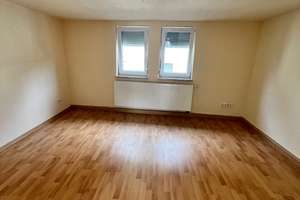 Einfamilienhaus mit Einliegerwohnung in Albertshausen – Die vollständige Adresse der Immobilie erhältst du vom Anbieter., 97688 Bad Kissingen – Vorschaubild 2