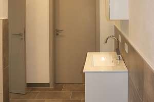 ++ MODERNES DESIGN MIT ZEITLOSER ELEGANZ ++ URBANES WOHNERLEBNIS MIT WELLNESS ++ ERSTBEZUG NACH KERN – Die vollständige Adresse der Immobilie erhältst du vom Anbieter., 94513 Schönberg – Vorschaubild 8