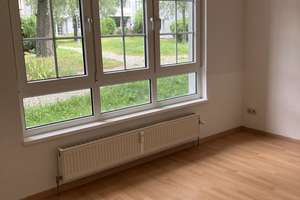 schöne, ruhige und helle 2 Zimmer EG Wohnung in Postdam Eiche – Kaiser-Friedrich-Str. 120F, 14469 Eiche, Potsdam – Vorschaubild 1
