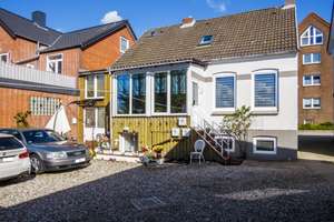 Zwei Häuser mit 12 Wohnungen + Bauland + Ausbaureserve in Eckernförde – Die vollständige Adresse der Immobilie erhältst du vom Anbieter., 24340 Eckernförde – Vorschaubild 7