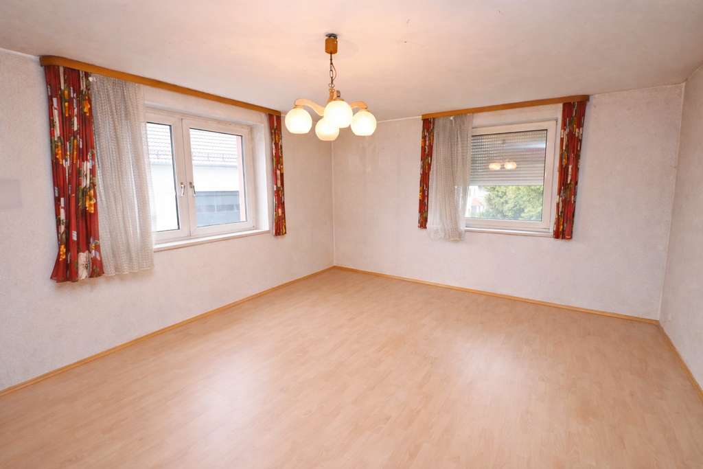 Immobilie in Pfullendorf - Ländlicher Traum mit viel Potenzial: Bauernhaus mit Scheunen & großzügigem Anwesen - Bild 4