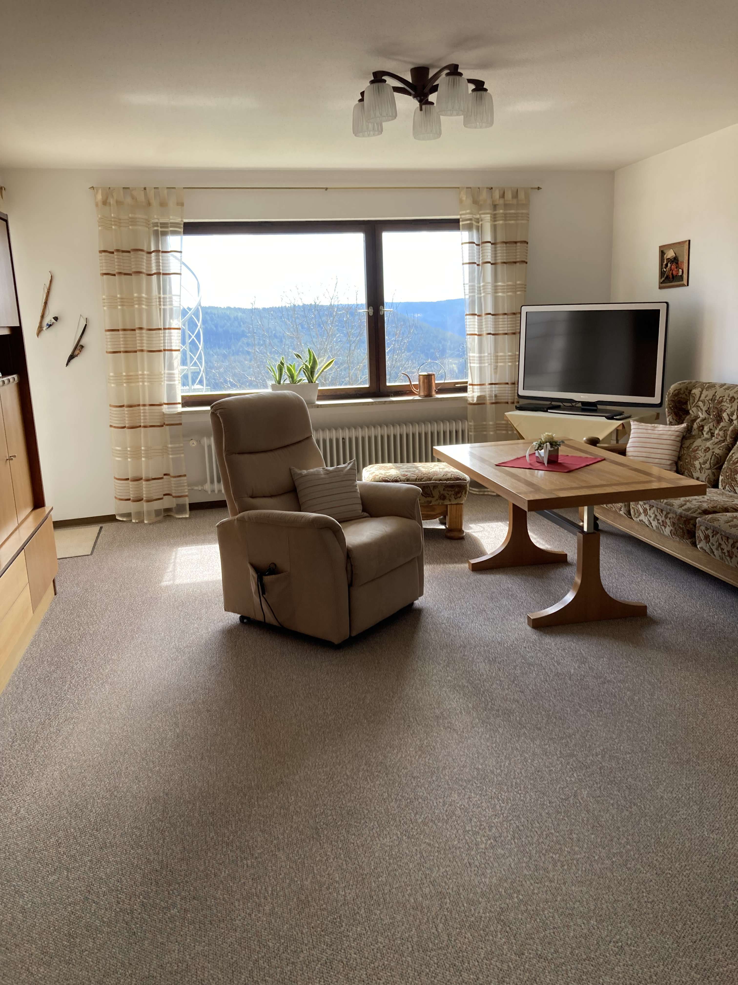 Immobilie in Aichhalden - **Einzigartiges Wohnen mit spektakulärer Aussicht plus Grundstücksreserve** - Bild 2