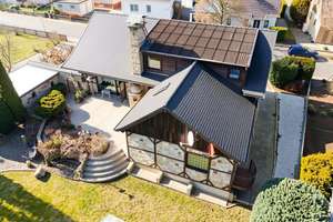 Einfamilienhaus mit Einliegerwohnung - 8,5 Zimmer, 240m², Garten, neuer Terrasse, Balkon und EBK