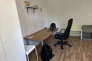 Long term/Short Term Furnished Large Room available near Olympia einkaufszentrum 