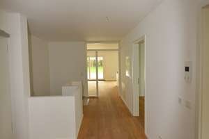 Hochwertige 5 Zimmer Erdgeschosswohnung mit großer Terrasse und Privatgarten zu vermieten – Würmtalstraße 89, 81375 Großhadern, München – Vorschaubild 9
