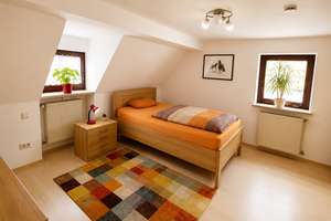 Charmantes Ein- bis Zweifamilienhaus mit Doppelgarage in ruhiger Bestlage von Nürnberg-Kornburg-AFA – Die vollständige Adresse der Immobilie erhältst du vom Anbieter., 90455 Kornburg, Worzeldorf, Nürnberg – Vorschaubild 16