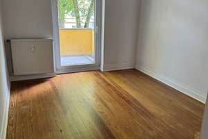 Gepflegte 3-Zimmer-Wohnung mit Balkonen im 1. OG in Bahnhofsnähe – Steinrader Weg 89, 23558 Sankt Lorenz Nord, Lübeck – Vorschaubild 2