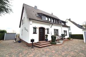 Traumhafter Ausblick! Top gepflegtes 1-2 Familienhaus auf tollem Grundstück in Duisburg-Baerl – Die vollständige Adresse der Immobilie erhältst du vom Anbieter., 47199 Baerl, Duisburg – Vorschaubild 1
