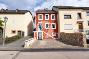 Gemütliches Einfamilienhaus mit Terrasse und Hanggarten – Wohnen im Grünen – Die vollständige Adresse der Immobilie erhältst du vom Anbieter., 54343 Föhren – Vorschaubild 1
