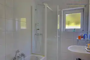 SCHÖNES REIHENENDHAUS MIT TRAUMHAFTEM GARTEN + TERRASSE UND GARAGE – Heilbronn (Kreis) – Vorschaubild 9