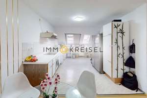 *Niedrige Provision* Zentral gelegenes Dachgeschoss mit offenem Wohnbereich und Charme