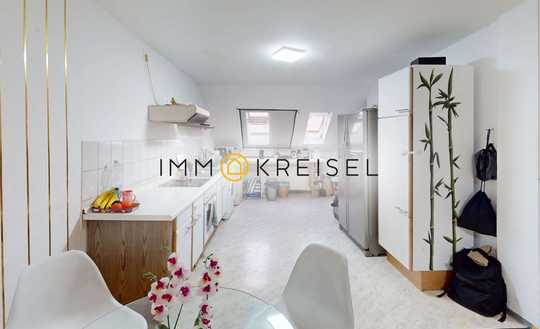 *Niedrige Provision* Zentral gelegenes Dachgeschoss mit offenem Wohnbereich und Charme